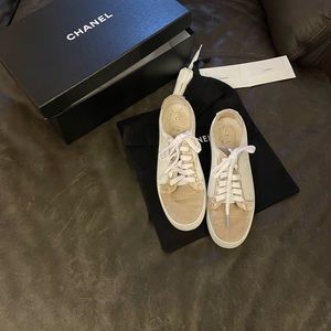 CHANEL gray/white calfskin velvet sneakers size 39 Metiers D’Art collection